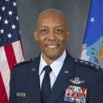 El Senado de EE.UU. confirma al primer jefe negro de una rama militar