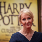 J.K. Rowling se defiende de las acusaciones de transfobia y confiesa que fue víctima de abusos y violencia de género