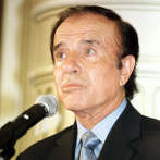 El expresidente argentino Carlos Menem avanza en su mejoría por una neumonía