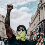 Hamilton se manifiesta contra el racismo en Londres