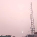 “El sol tratando de imponerse a la nube de polvo del Sahara”, en un martes con altas temperaturas