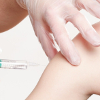 Vacuna contra COVID-19 muestra “respuestas inmunes sólidas” en ensayos clínicos