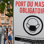 El uso obligatorio de la mascarilla se expande en Francia