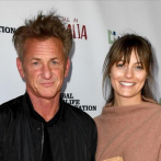 Actor Sean Penn se casó en secreto vía Zoom con una actriz 31 años menor que él