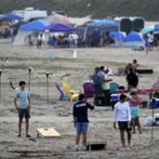 Desalojan acampada en playa de España organizada para contagiar la covid-19
