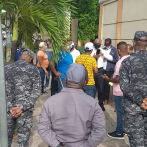 Pensionados de la Policía protestan frente al Palacio Nacional exigiendo pagos adeudados