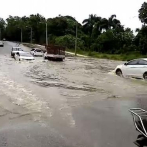 VÍDEO: Inundación en la Avenida Mirador Norte que bordea al Parque Nacional