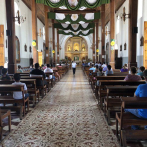 Los feligreses salvadoreños regresan a los templos tras meses de ausencia