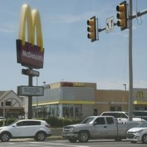 Exfranquiciados de McDonald's demandan al grupo por discriminación racial