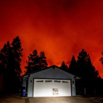 Familias desafían evacuaciones por incendios en California