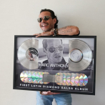 Marc Anthony recibe disco de diamante, el primero de la salsa en lograrlo