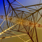 Industria firma acuerdo con ADIE para mejorar procesos que regulan la energía