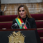La presidenta interina de Bolivia se retira de la carrera electoral