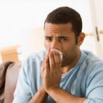 ¿Cómo puede distinguir la gripe y del COVID-19?