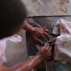 Anuncian plan para relanzar el comercio de artesanías de larimar en Barahona
