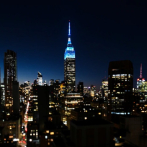 Nueva York se ilumina de azul para recordar a John Lennon por su cumpleaños 80