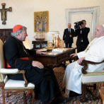 El papa recibió al cardenal australiano absuelto de delitos de pederastia