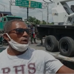Choque de un camión y una patana provoca caos en autopista Las Américas