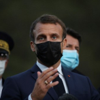Macron pone bajo toque de queda a París y a otras ocho ciudades por la COVID