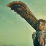 Milla Jovovich combate dragones con espadas de fuego en el tráiler de Monster Hunter