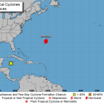 El huracán Epsilon pierde parte de su fuerza y avanza hacia el noroeste del Atlántico