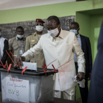 Presidente saliente de Guinea Alpha Condé gana elecciones con 59% de votos