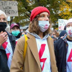 Masiva manifestación de mujeres en Polonia contra prohibición del aborto
