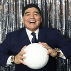 Maradona sopla sus 60 velitas en la cancha