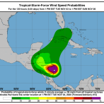 El huracán Eta, ya en tierra, azota Nicaragua con 