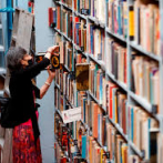 Cerradas por el confinamiento, librerías independientes inglesas compiten con Amazon