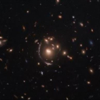 Hubble espía una galaxia a través de una lente cósmica