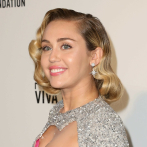Miley Cyrus prueba alcohol de nuevo: 