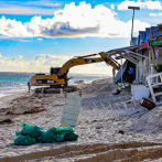 Medio Ambiente inicia retiro de 42 negocios en Playa Arena Gorda en la provincia de La Altagracia