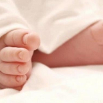 Pareja rompe récord con bebé nacida de un embrión congelado durante 27 años