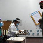 Venezuela continúa la apertura de centros de voto con cuatro horas de retraso