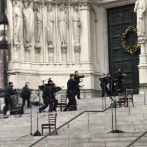 Pistolero en catedral de NY buscaba tomar rehenes según policía