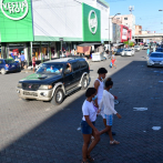 Personas aprovechan el feriado de Navidad para realizar compras en avenida Duarte