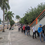 Extensas filas en Metro de Santo Domingo poco antes del toque de queda