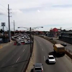 En pleno toque de queda, conductores transitan de reversa y en vía contraria en la autopista Duarte