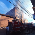 #ENVIVO: Se incendia fábrica de papel en Villa Juana