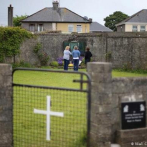 Irlanda se disculpa por escándalo de niños muertos en hogares para madres solteras