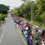 Guatemala coloca barreras policiales para impedir paso de caravana migrante
