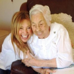 Thalía lamenta el estado de salud de su abuela Eva de 103 años