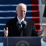 Biden firma sus primeros decretos como presidente, incluido el uso de mascarilla en edificios federales