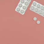 La aspirina solo reduce el riesgo de cáncer colorrectal en adultos si se empieza a tomar antes de los 70 años