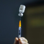 Confusión y cruce de declaraciones entre AstraZeneca y UE sobre retraso en vacunas