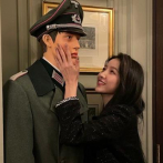 Estrella de la K-pop surcoreana se disculpa por fotos junto a uniforme nazi