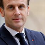 Macron critica la opacidad de la vacuna china y sus posibles riesgos