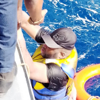 Rescatan tres personas de embarcación que habría sido abandonada en La Ensenada