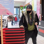 Un supermercado húngaro juega a Cupido en el Día de los Enamorados